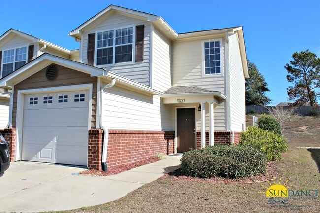 Building Photo - Great 2 Bedroom Townhouse in Crestview