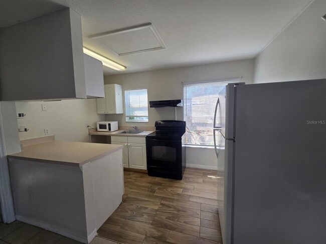 Building Photo - 609 Caribbean Dr