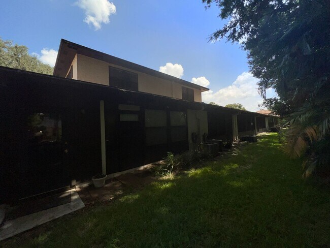 Building Photo - 2 Bedroom 2.5 Bath 2 Story Townhome AVAILA...
