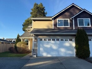 Building Photo - 713 Park Ln