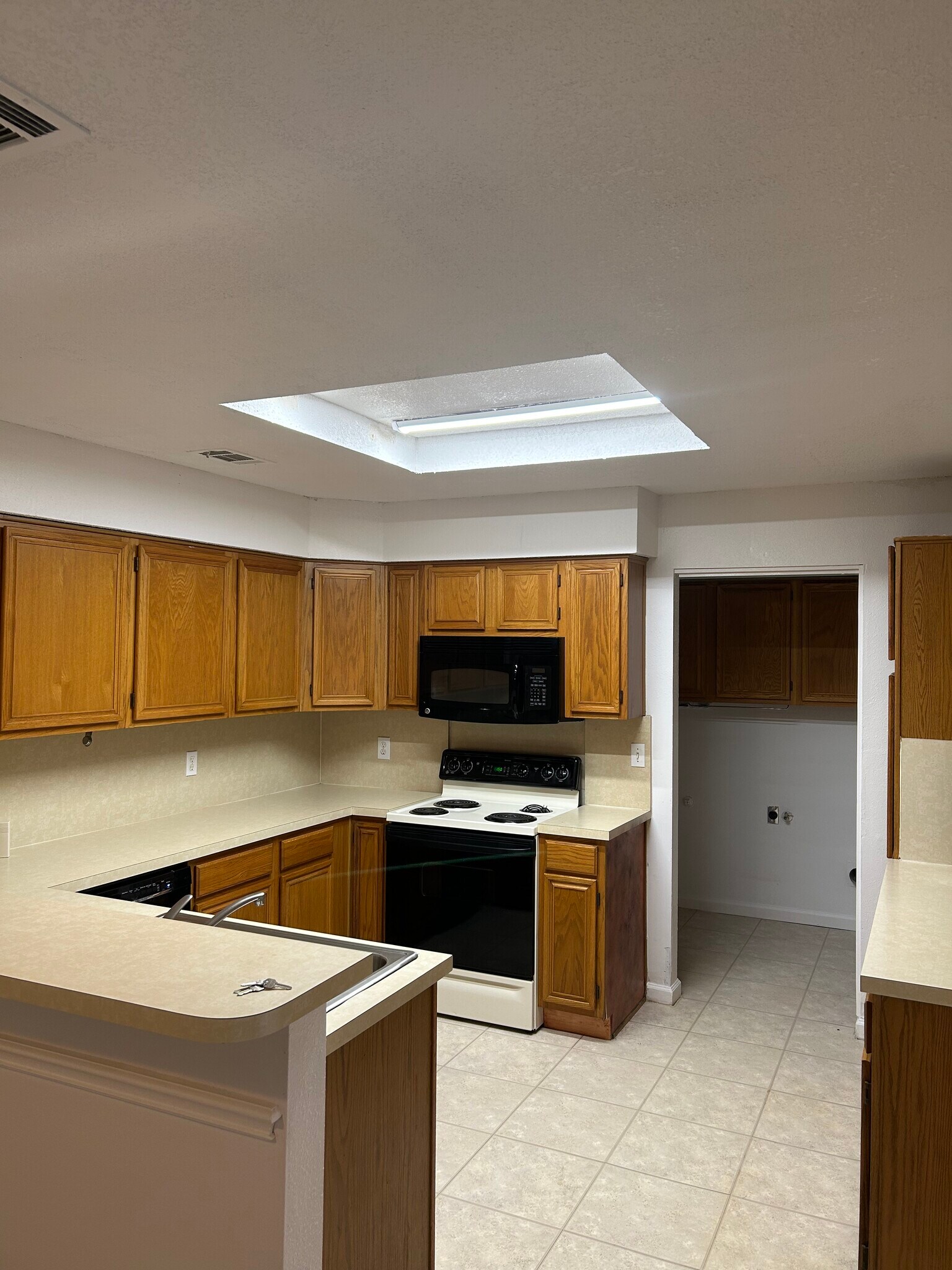 Building Photo - 801 Summit Dr
