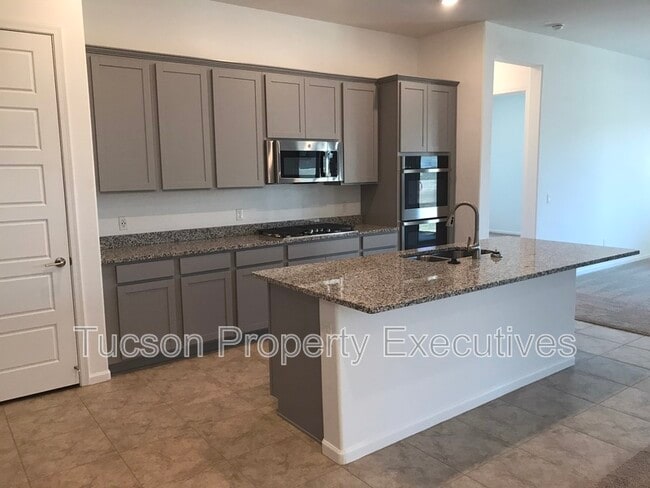 Building Photo - 10918 W Yates Ln