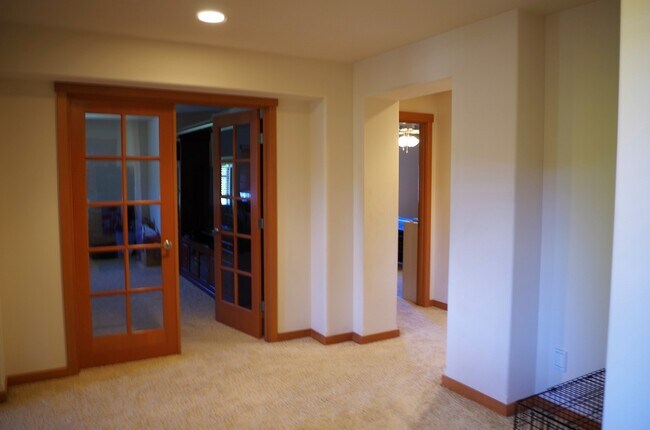 Building Photo - 4BR, 2.5 Bath + Loft DuPont Home
