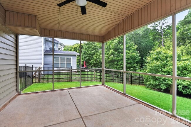Building Photo - 549 Daventry Ct