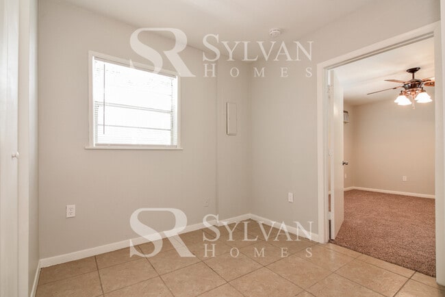 Building Photo - Discover Your Sunshine Oasis