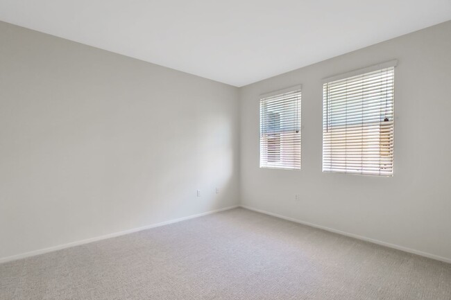 Building Photo - Stylish 2-Bedroom Condo with Resort Amenit...