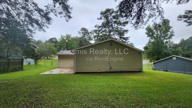 Building Photo - 1050 Greendale Ln