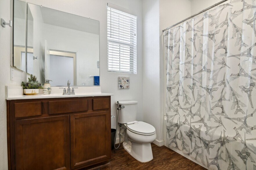 Building Photo - 1350 W Javelina Dr