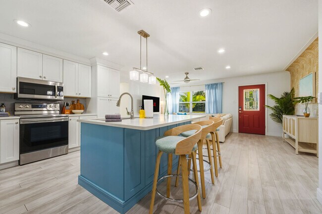 Building Photo - 10861 62nd Ave N