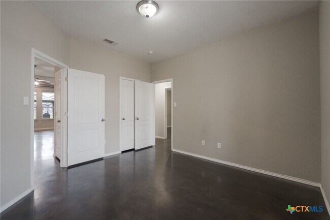 Building Photo - 209 Sugar Maple Ct