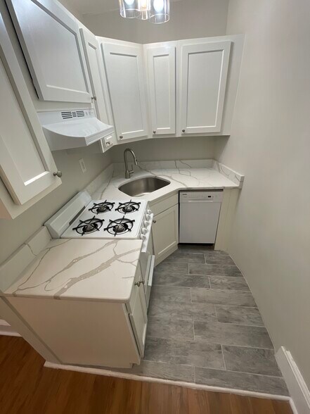 Building Photo - 51 Hemenway St