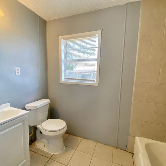 Building Photo - Handyman Special $0 First Month's Rent / “...