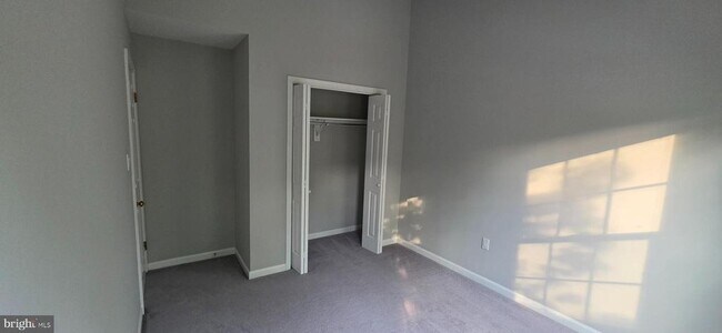 Building Photo - 1353 Templeton Pl
