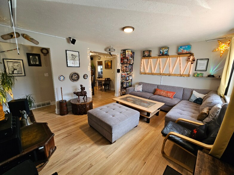 Building Photo - 880 35th St