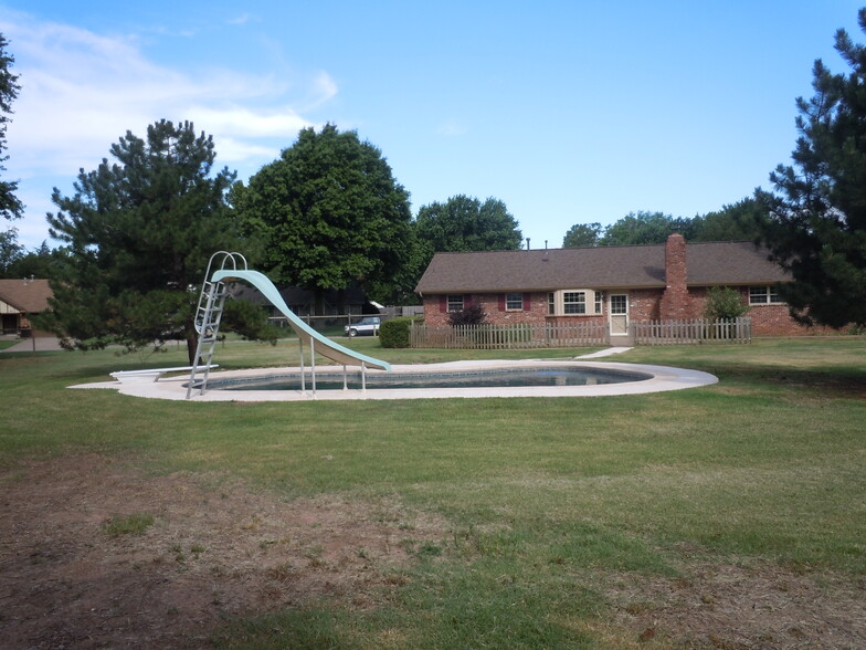 Building Photo - 7701 Briarwood Ave