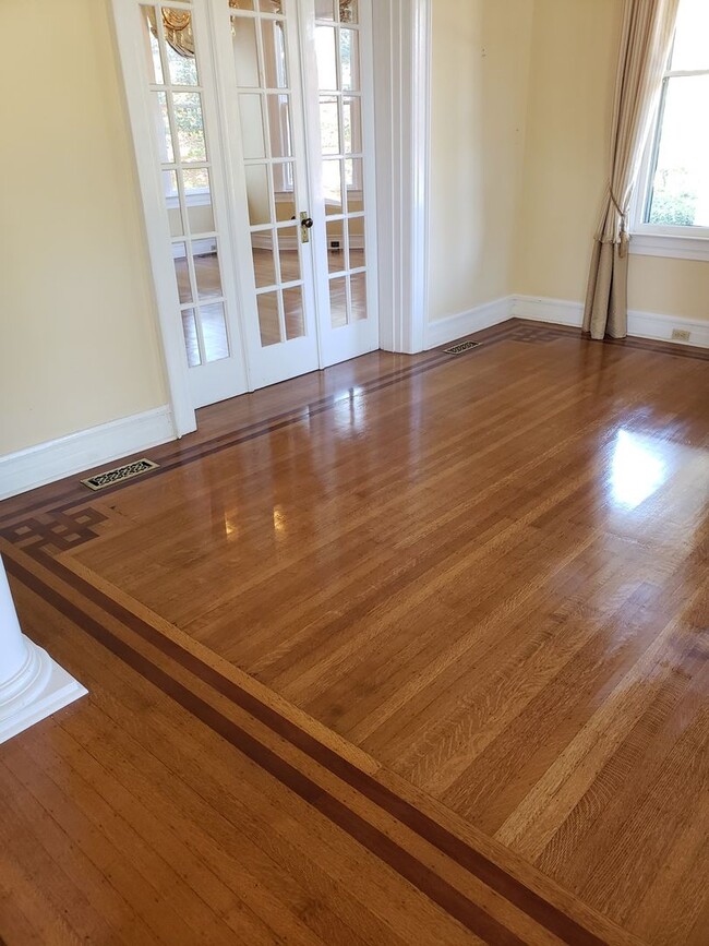 Building Photo - Stately Mansion on 17 Acres with Enormous Magnolia Trees