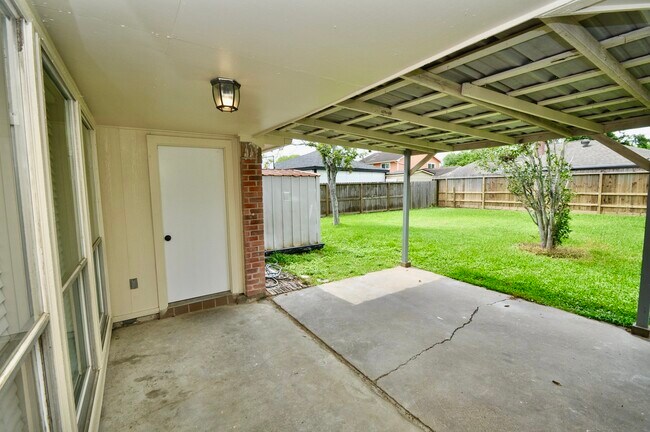 Building Photo - 6822 La Puente Dr