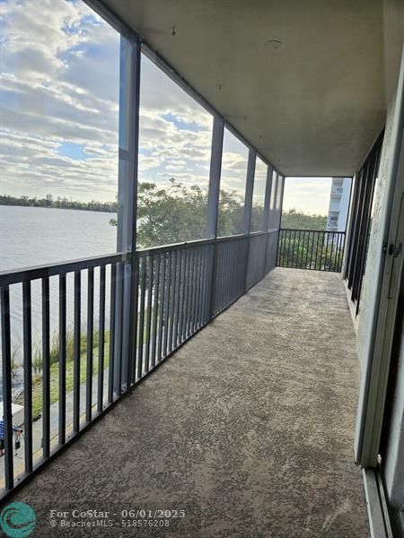 Building Photo - 105 Lake Emerald Dr