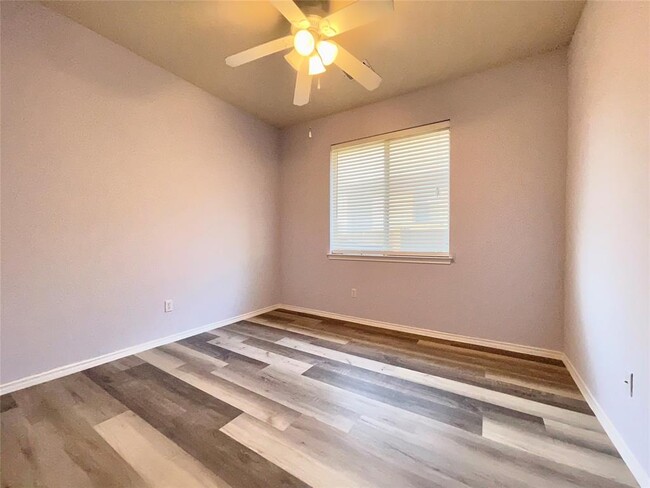 Building Photo - 2219 Speidel Dr