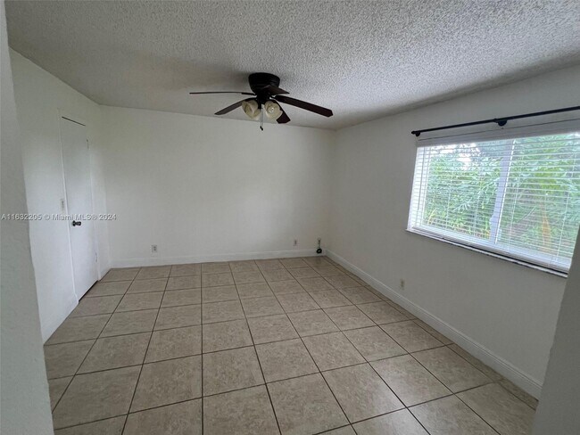 Building Photo - 3410 Pinewalk Dr N