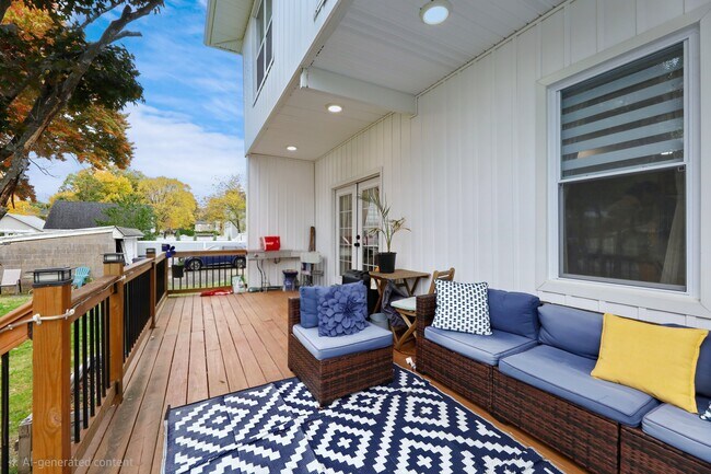 Building Photo - 84 Center Ave