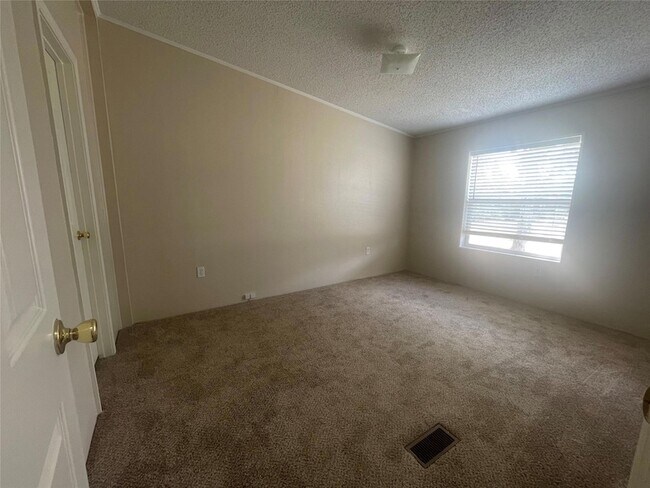 Building Photo - 1550 Alpine Trail