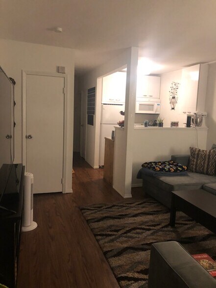 open floor plan - 1089 River Rd