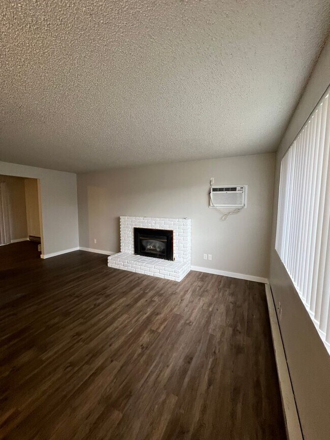 Building Photo - 328-328 E Wabash Ave