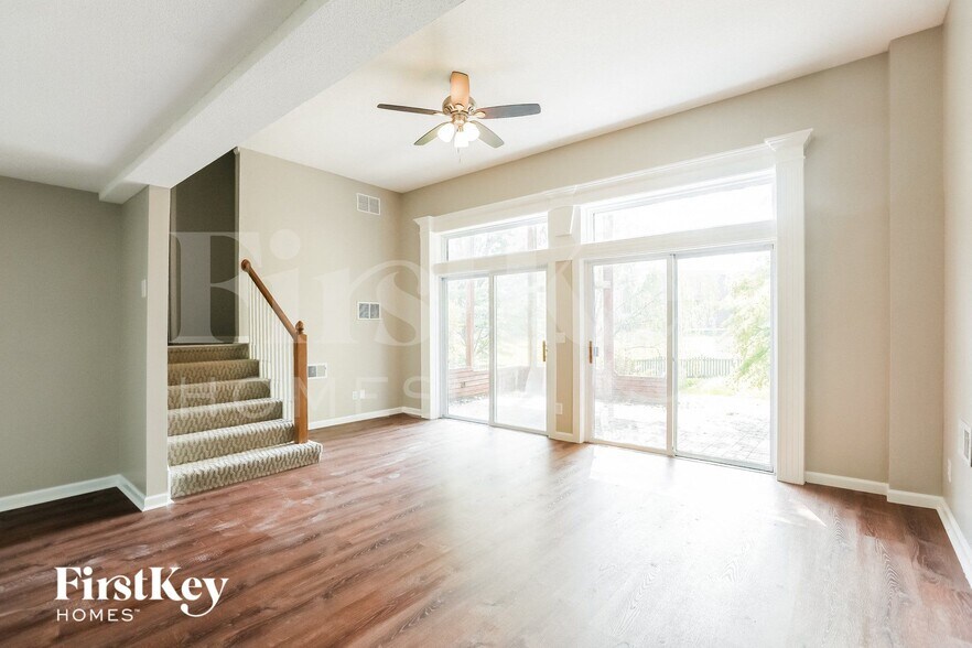 Building Photo - 7016 N Bristol Ave