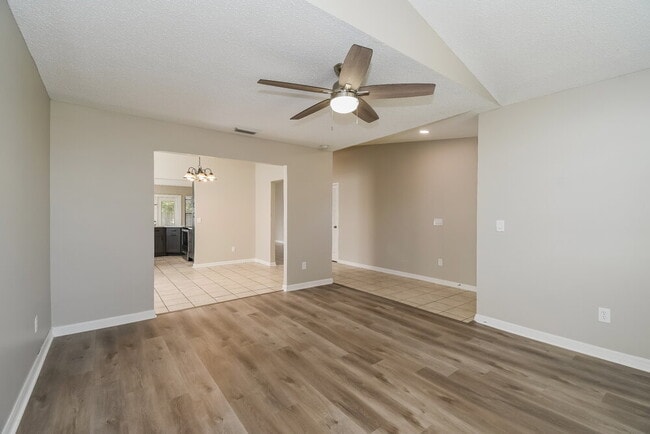 Building Photo - 13343 Currituck Dr N