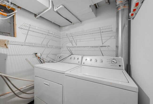 Building Photo - 1709 W Barry Ave