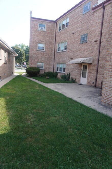 Building Photo - 5443 N Sayre Ave