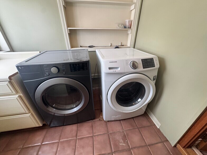 Building Photo - 11 Linwood Ave