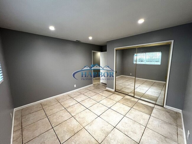 Building Photo - 4565 W 132nd St