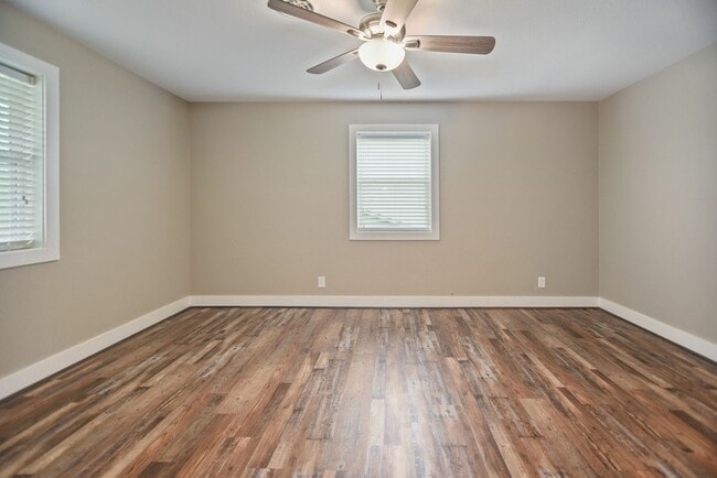 Building Photo - 8 Las Brisas Pl