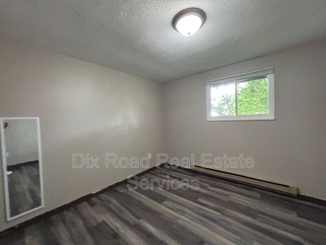 Building Photo - 739 Trumbull St