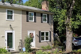 Building Photo - Pet-Friendly Duplex With Fenced Yard