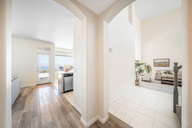 Building Photo - 4 Bedroom View Home in Emerald Heights | 3-Car Garage | Guard Gated Community