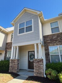 Building Photo - 3 bedroom townhome just minutes from Duke!! Located in the popular Thompson Ridge Community!