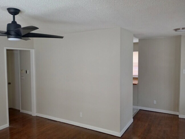 Building Photo - 9725 Medford Dr