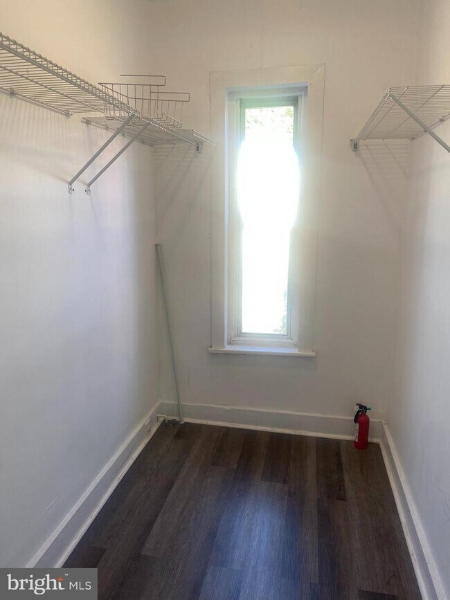 Building Photo - 415 Elm St