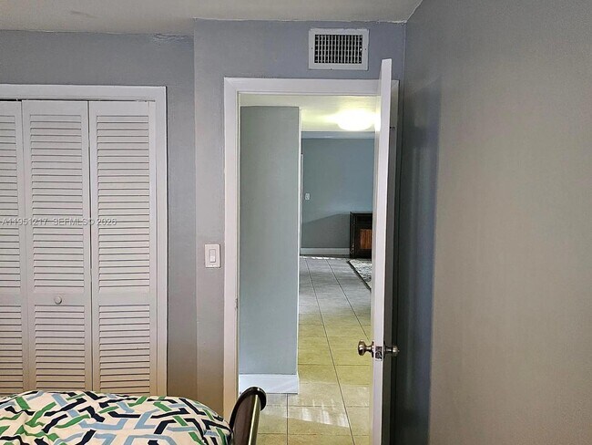 Building Photo - 1100 Salzedo St