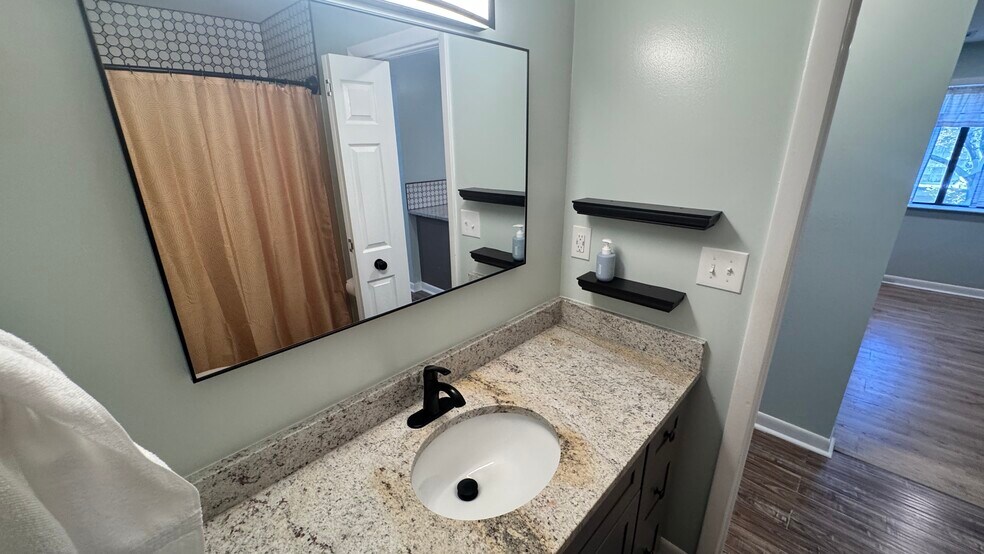 Building Photo - 2810 Wiigwaas Ln