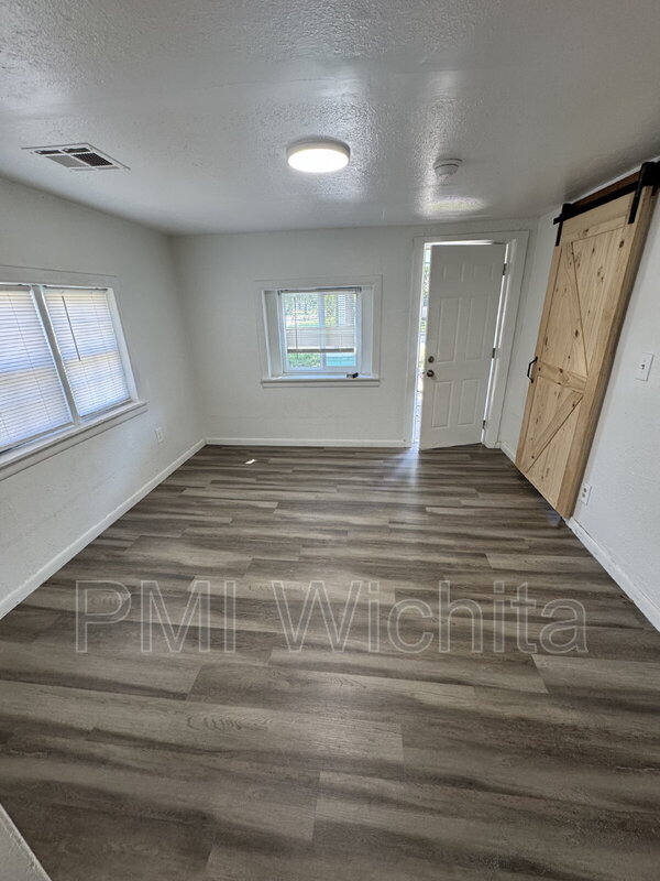 Building Photo - 1801 S Glenn Ave