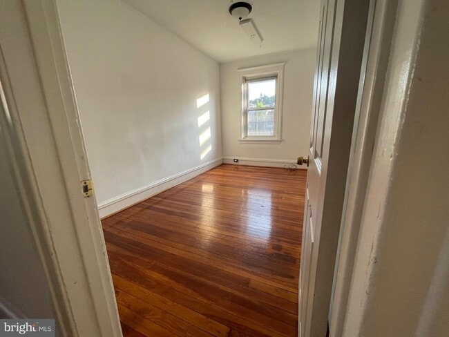 Building Photo - 114 Levering St