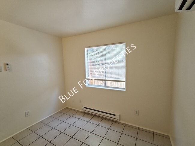 Building Photo - 3241 E Bermuda St