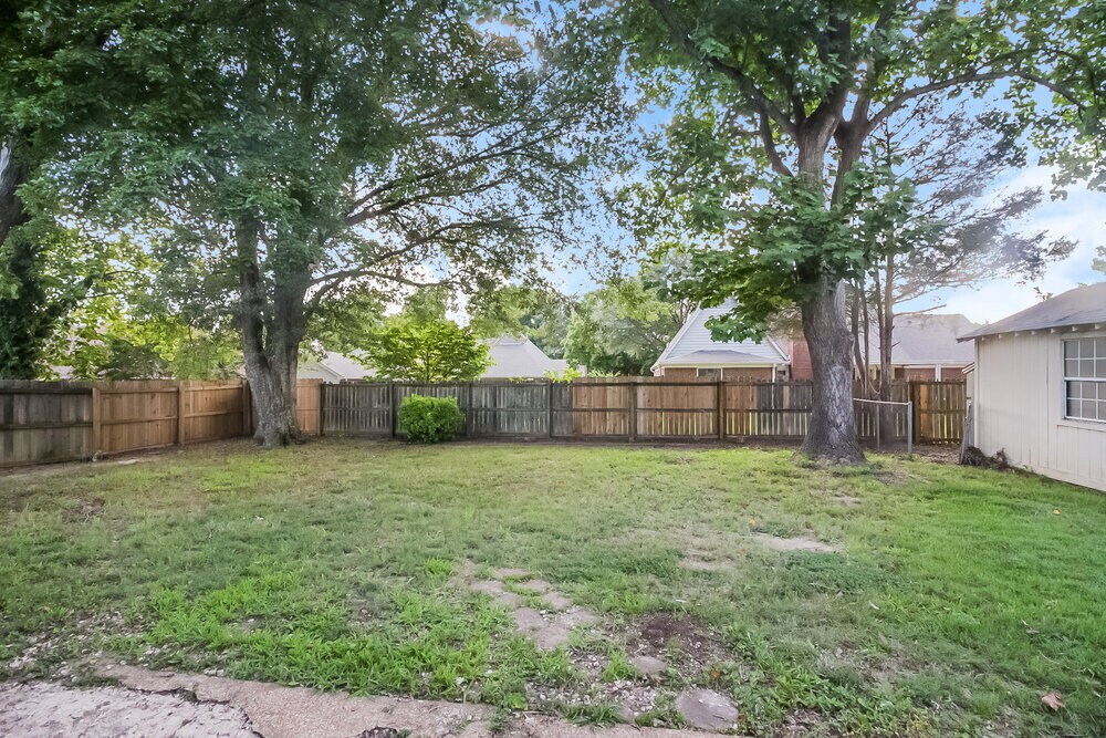 Building Photo - 951 Cully Rd