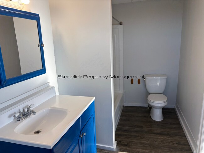 Building Photo - 21 Kenyon Ave