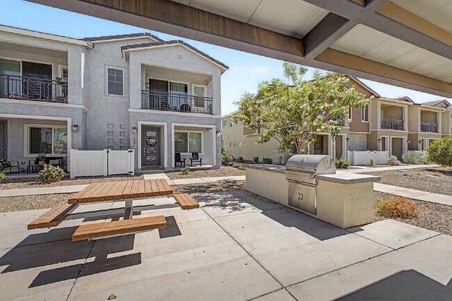 Building Photo - Live the Hawes Crossing Lifestyle – Pool, Pickleball & More! Internet included in the rent!