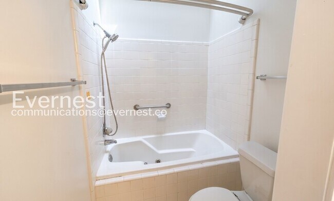 Building Photo - Charming Townhome with 2Beds/2Baths/Private Patio/ Fenced Yard/ Available Now!